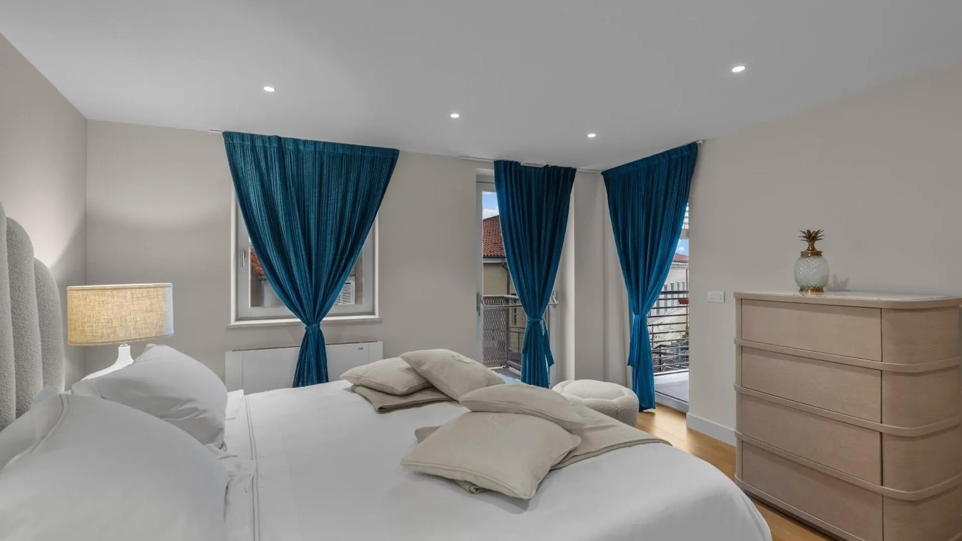 Town House Apartments Пореч